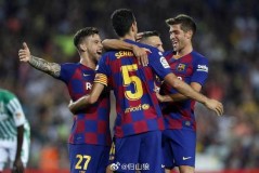 西甲焦点战：巴塞罗那VS巴伦西亚，红蓝军团能否主场击退“蝙蝠军团”？