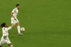 豪门悲喜夜，切尔西绝杀利物浦，拜仁十连胜创纪录，皇马稳步前行。