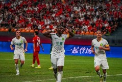 崩盘倒计时！国安夏窗这招真绝：宁用废柴外援硬扛也不给西甲级中卫注册