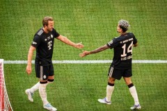 豪门冠军夜巴黎2-1击败巴萨，拜仁连赢、利物浦首负，积分榜更新